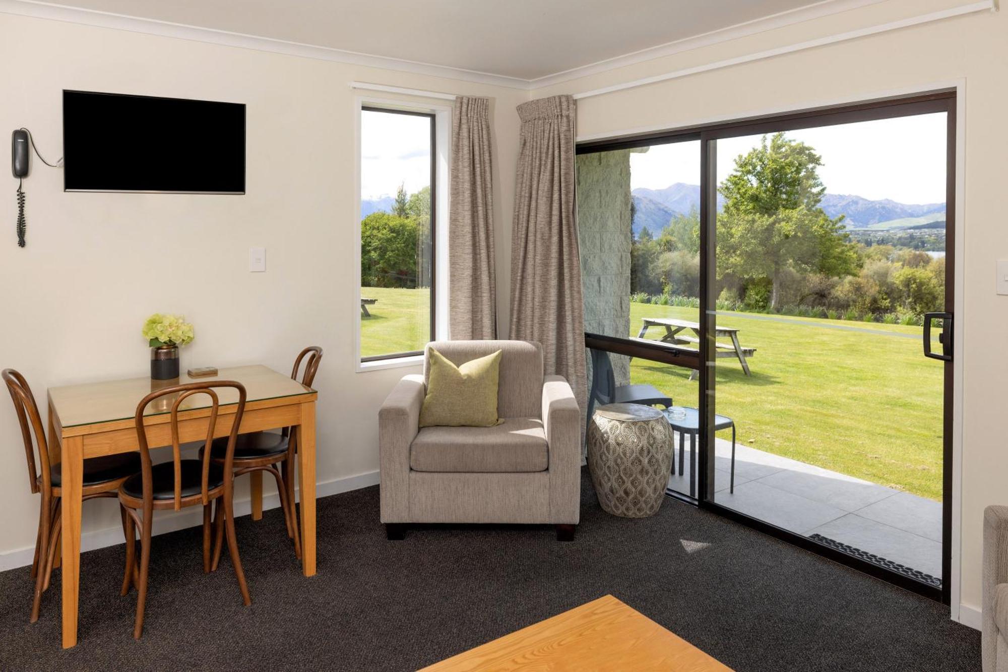 Wanaka Top 10 Holiday Park Exteriör bild