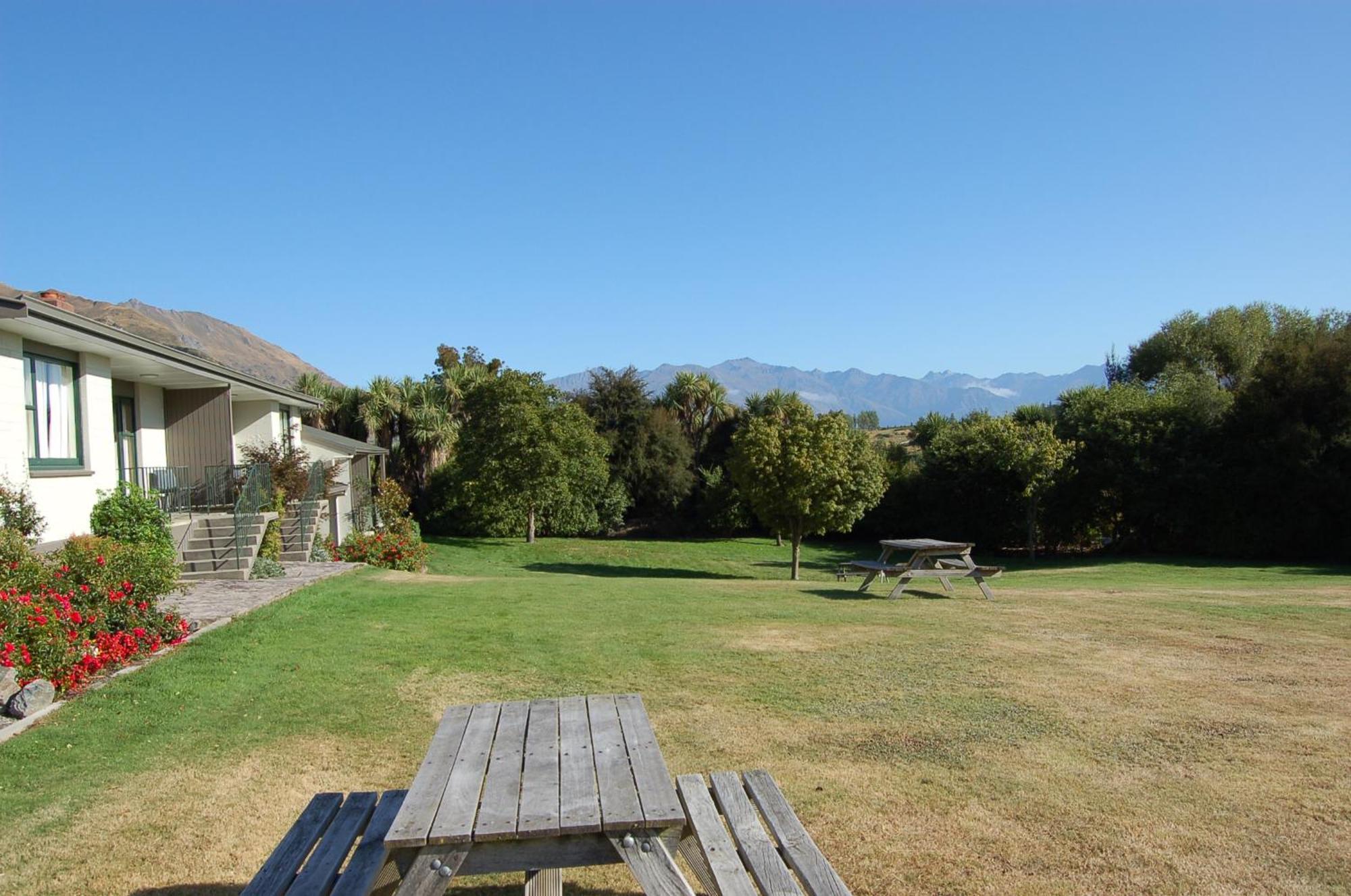 Wanaka Top 10 Holiday Park Exteriör bild