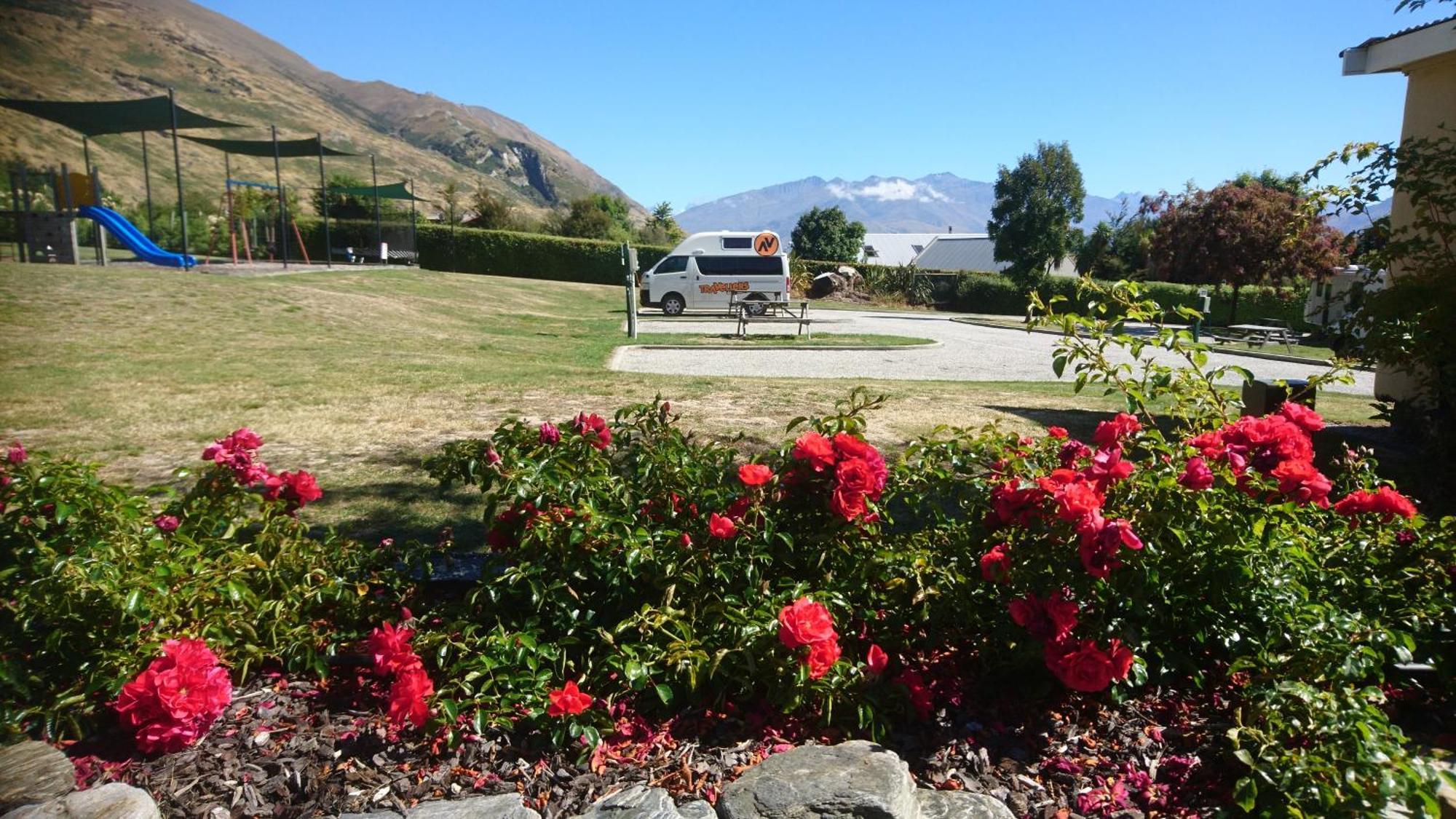 Wanaka Top 10 Holiday Park Exteriör bild