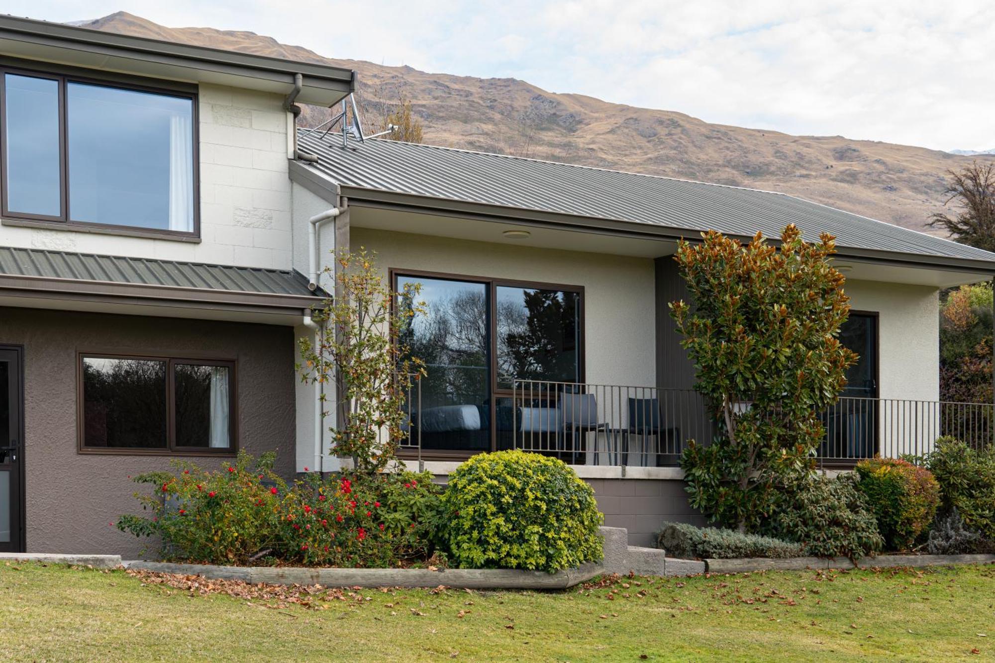 Wanaka Top 10 Holiday Park Exteriör bild