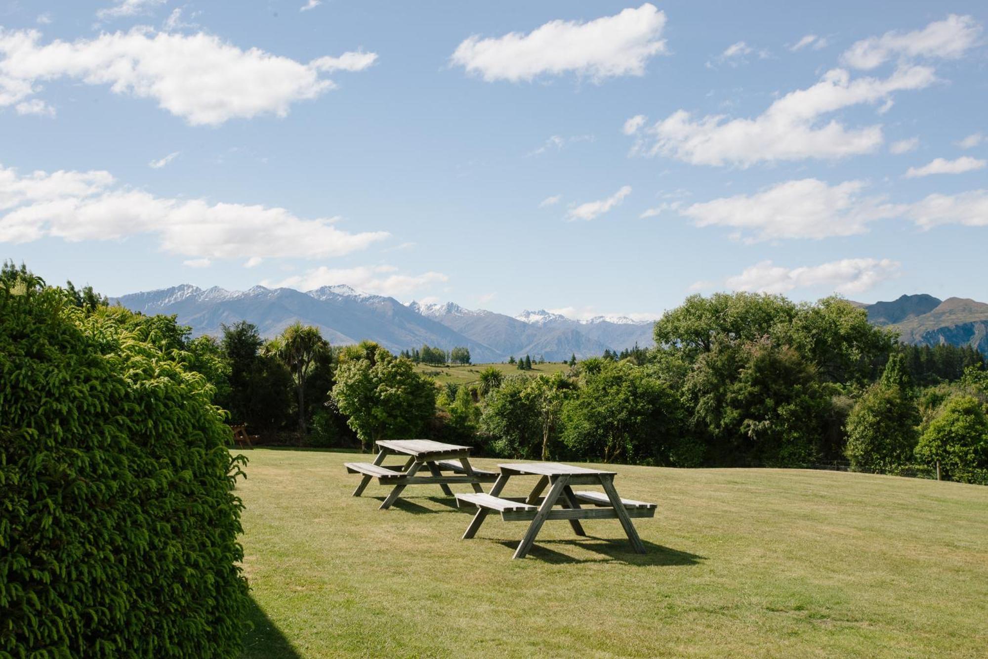 Wanaka Top 10 Holiday Park Exteriör bild