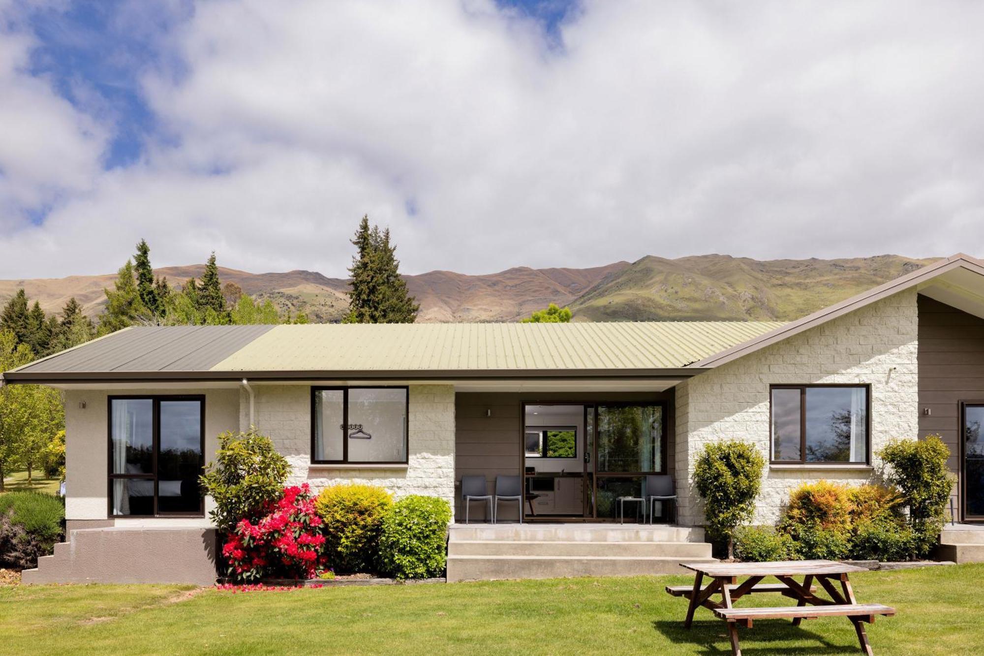 Wanaka Top 10 Holiday Park Exteriör bild