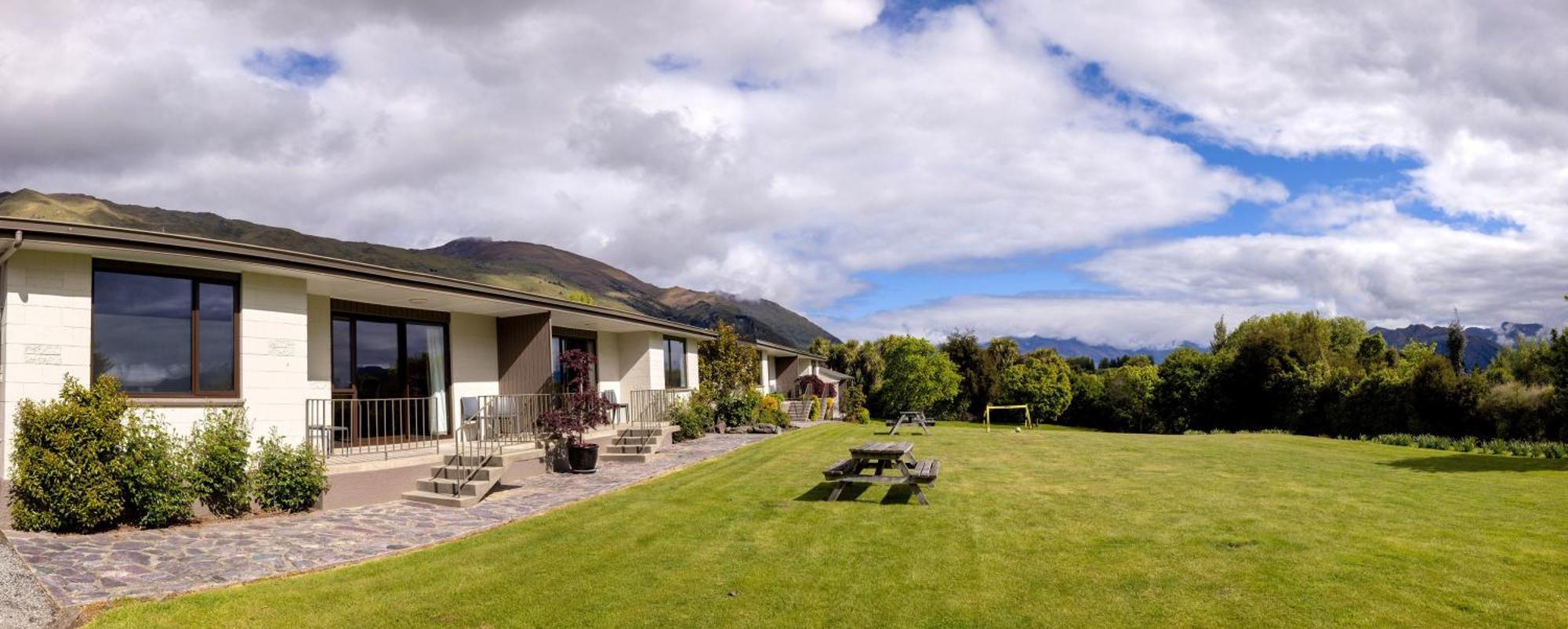 Wanaka Top 10 Holiday Park Exteriör bild